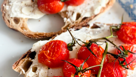 Tartines de tomates cerises